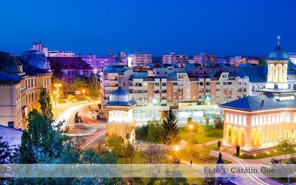 Blue Light Ultracentral Craiova Extérieur photo
